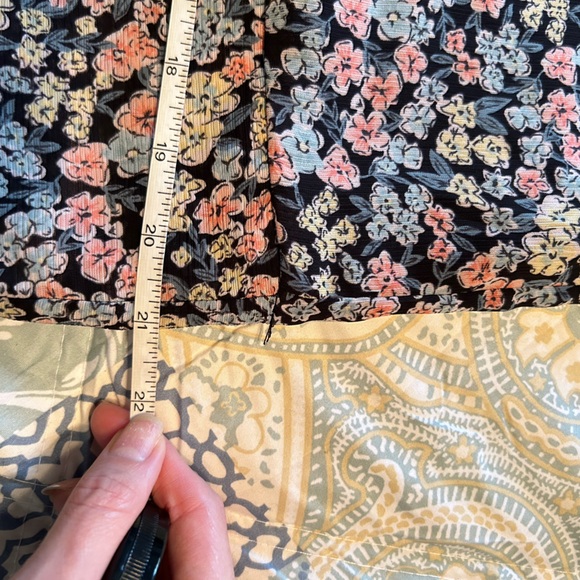 Vince Camuto Floral Tie 3/4 Sleeve Crew Neck Blouse - Picture 5 of 10